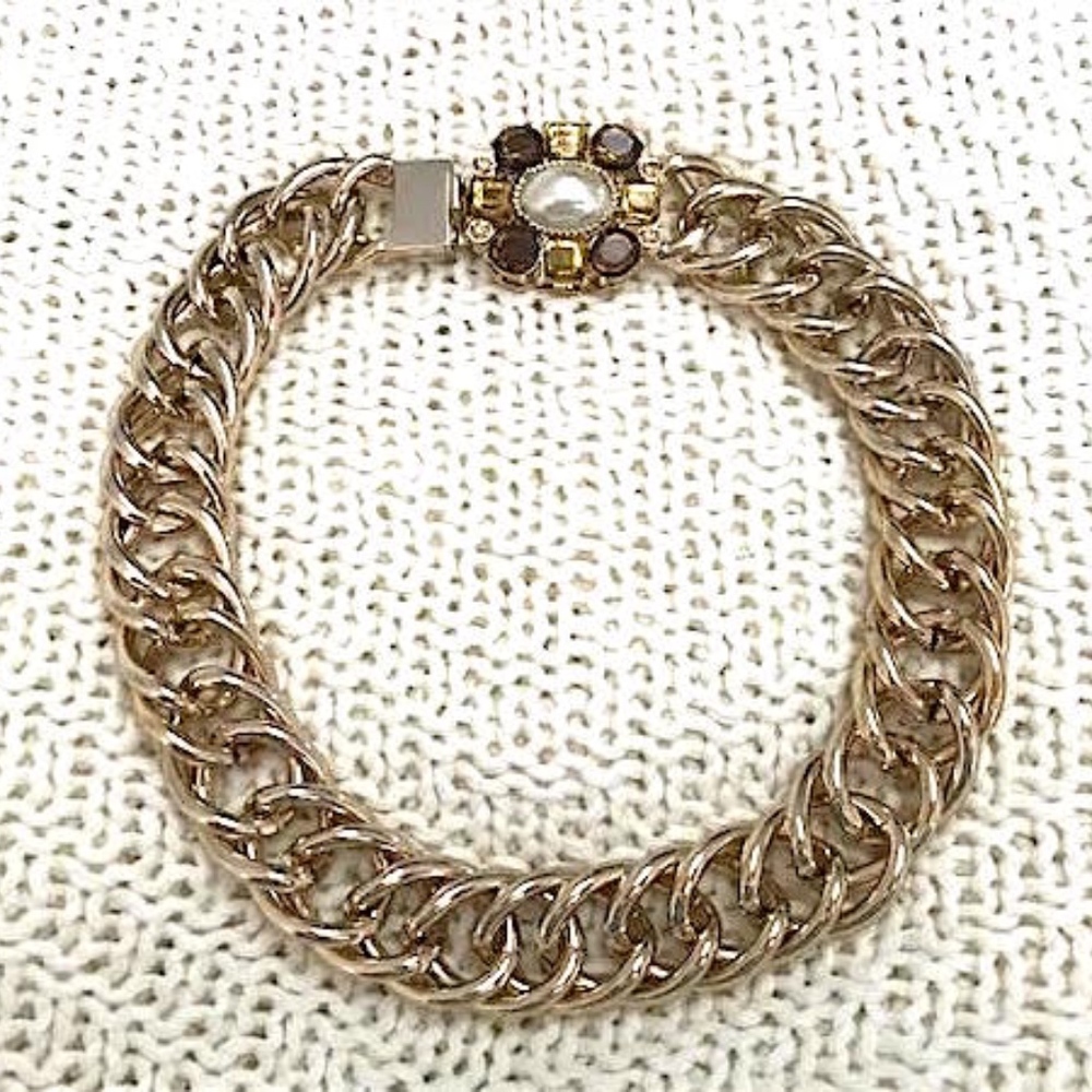 Stunning Banana Republic Gold Necklace w/ Clasp